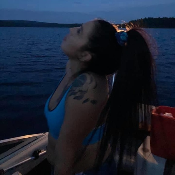 Meet ME aka Apryl NV - Picture 7 of 11